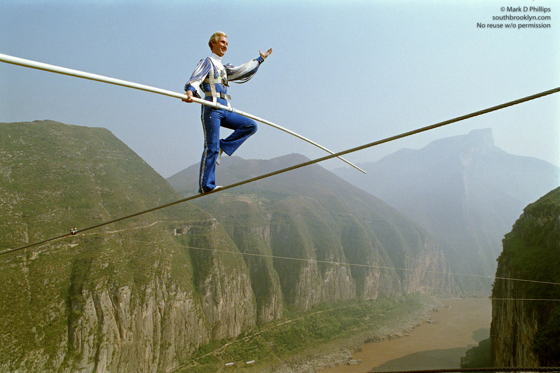 Jay Cochrane, The Prince of the Air, completes The Great China Skywalk over the Yangtze River in Qutang Gorge, China, on October 28, 1995. The skywalk was and is the greatest ever made spanning half a mile between the canyon walls and 1,350 feet above the river. ©Mark D Phillips NO RESALES OR REUSE WITHOUT PERMISSION/NO
ARCHIVING ©Mark D. Phillips
